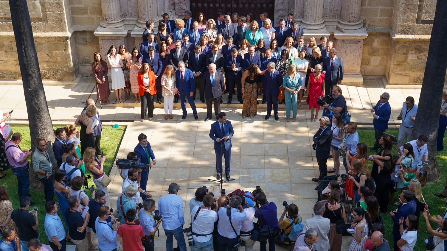 El presidente en funciones de la Junta de Andalucía, Juanma Moreno, este jueves en el Parlamento. Foto/ Europa Press.