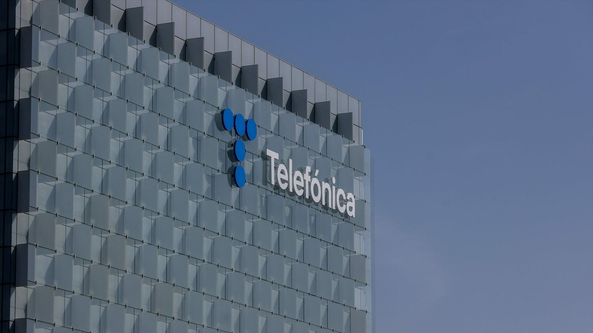 Fachada de la sede de la multinacional española Telefónica