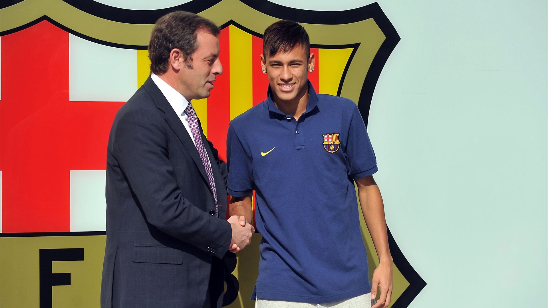 El jugador Neymar con Sandro Rosell