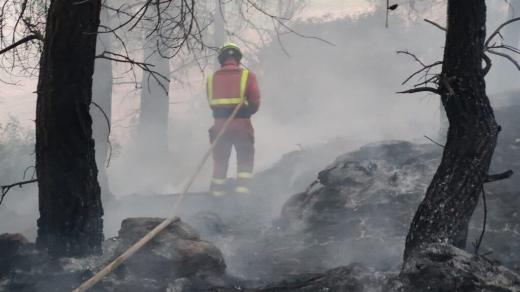 Un incendio entre Valencia y Cuenca afecta ya a 800 hectáreas con mala perspectiva