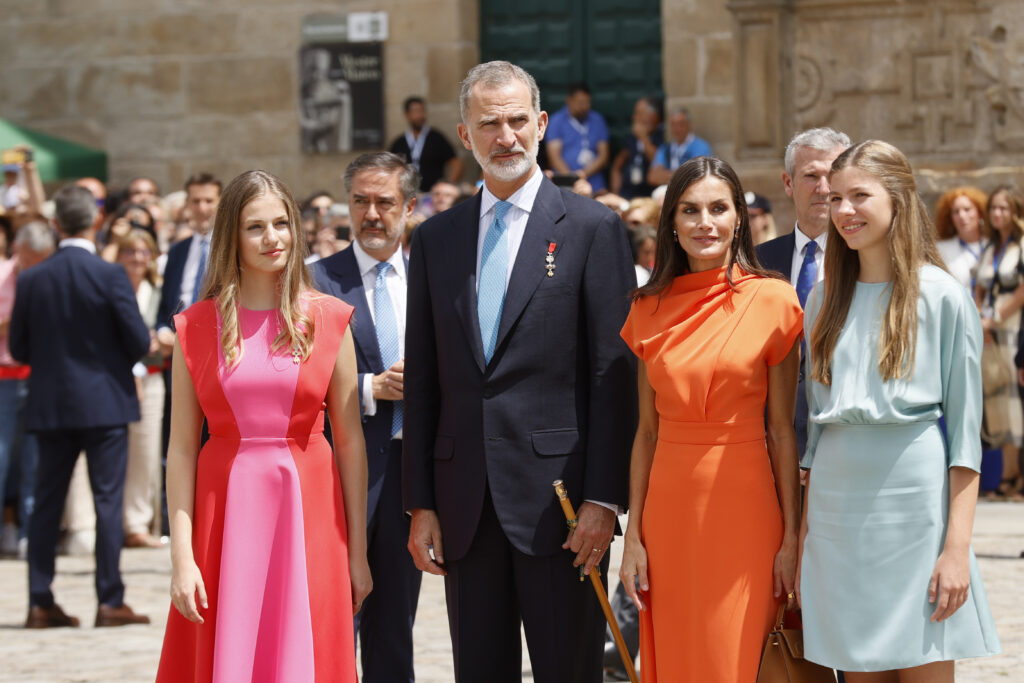 Los reyes Felipe y Letizia, la princesa Leonor y la infanta Sofía durante la ofrenda al apóstol Santiago