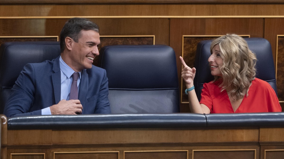 El presidente del Gobierno, Pedro Sánchez, y la vicepresidenta segunda, Yolanda Díaz, en el Congreso el pasado 14 de julio.