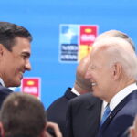 El presidente del Gobierno, Pedro Sánchez (i) y el presidente de Estados Unidos, Joe Biden (d), en Madrid durante la cumbre de la OTAN.