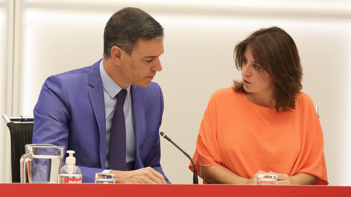 El secretario general del PSOE, Pedro Sánchez, y la ex vicesecretaria general Adriana Lastra en una reunión de la Ejecutiva el pasado 6 de junio.