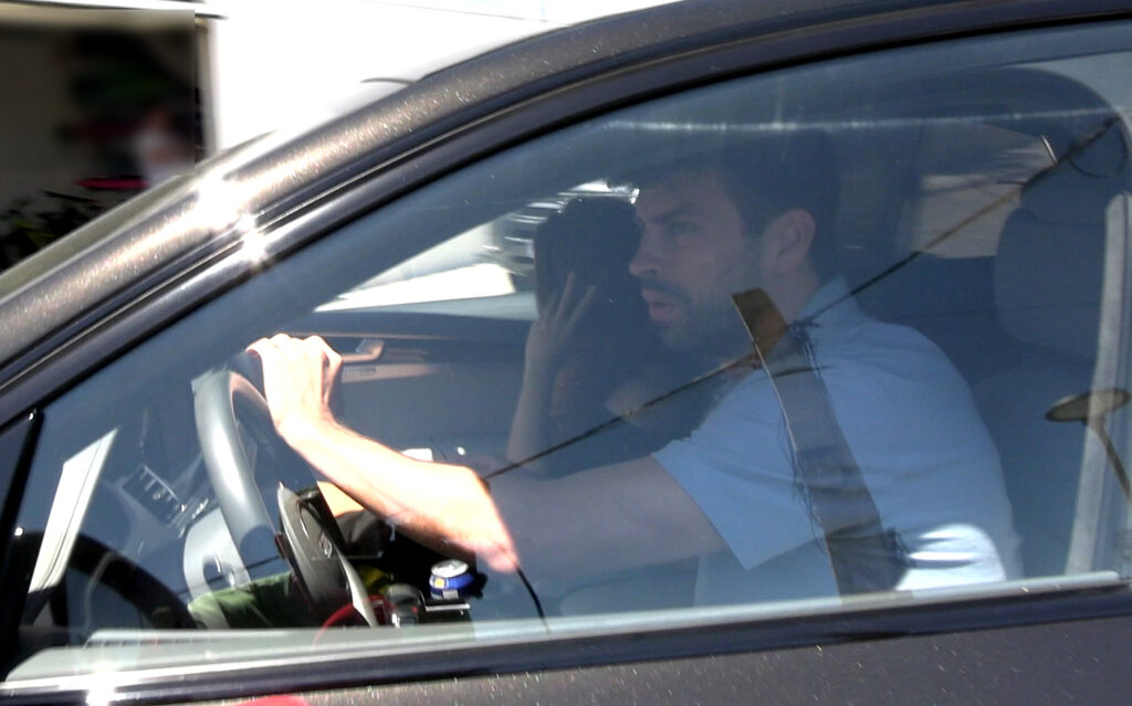 Shakira y Piqué saliendo de casa juntos el pasado mes de junio