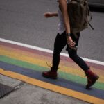 Ciclocarril con los colores de la bandera LGTBI en Venezuela