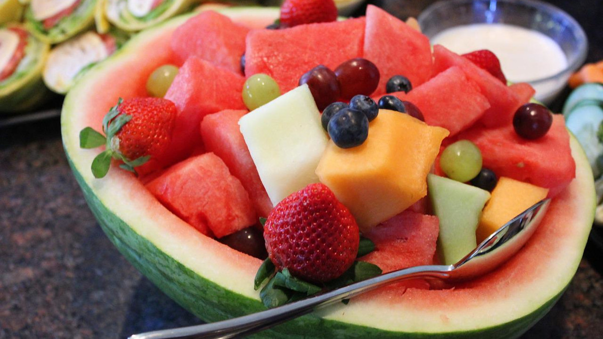 Siete frutas con poder saciante que te ayudarán a adelgazar este verano