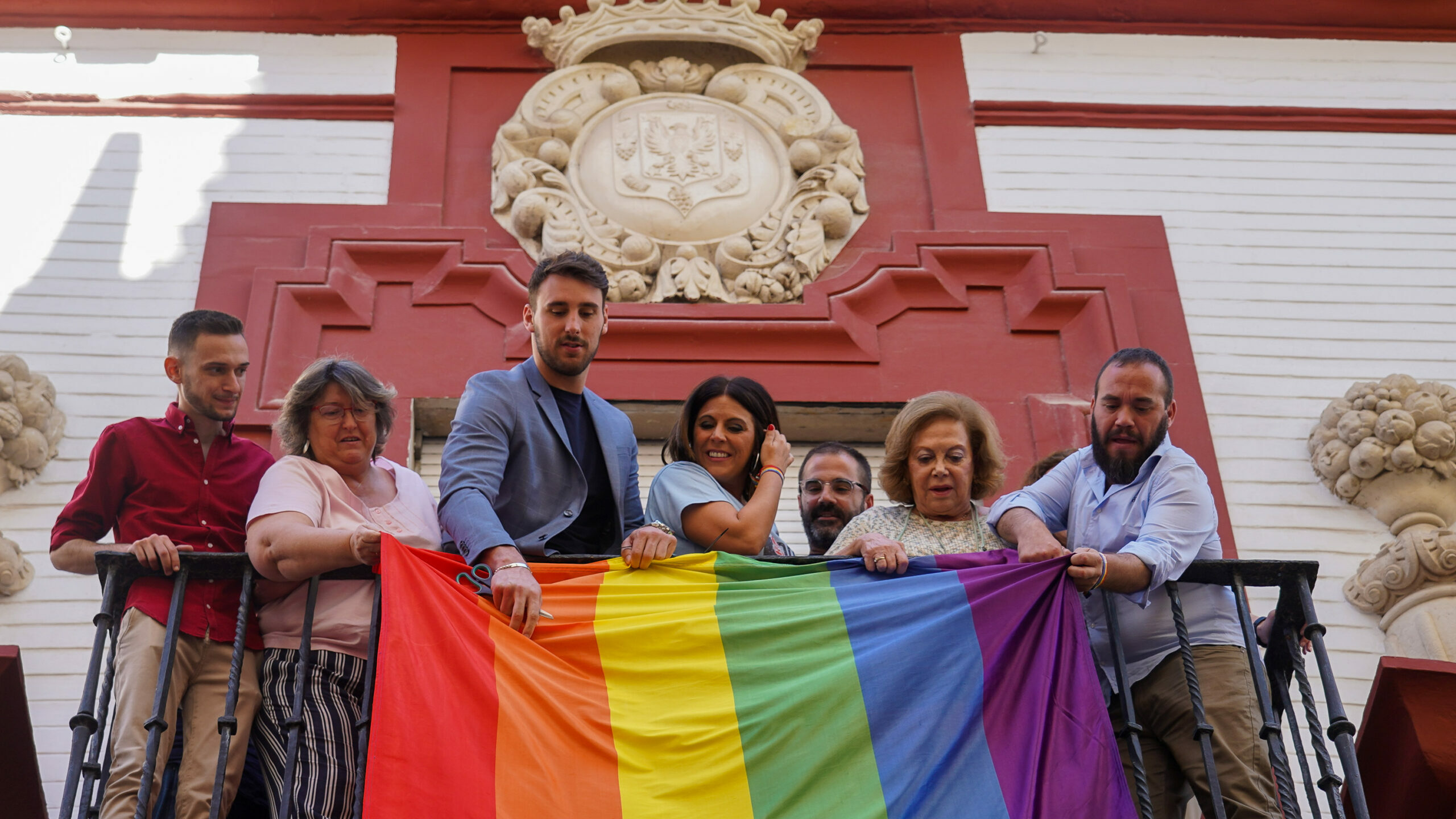 El secretario LGTBI del PSOE celebra que se apartara a Carmen Calvo del partido por su posición sobre la ley Trans