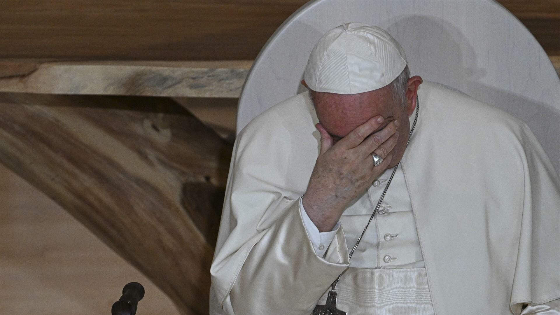 El papa Francisco señala que "lo más razonable" en la guerra de Ucrania sería "detenerse y negociar"