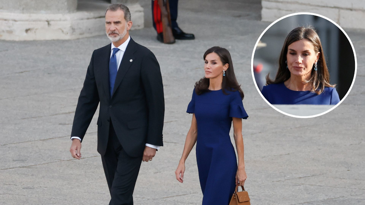 La reina Letizia, muy emocionada en el homenaje a las víctimas del Covid, con un sobrio vestido azul