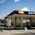 Repsol, Cepsa, BP y Galp encadenan 10 años perdiendo gasolineras en favor de las ‘low cost’