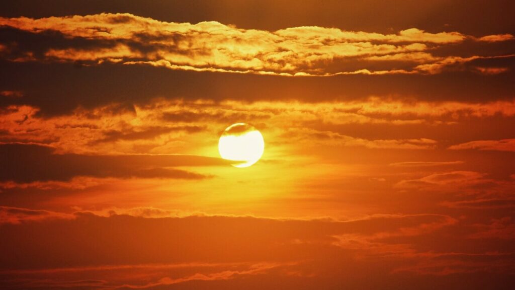 El tiempo hoy Aemet: continúa el aviso rojo por temperaturas extremas de 44ºC en algunos puntos de España