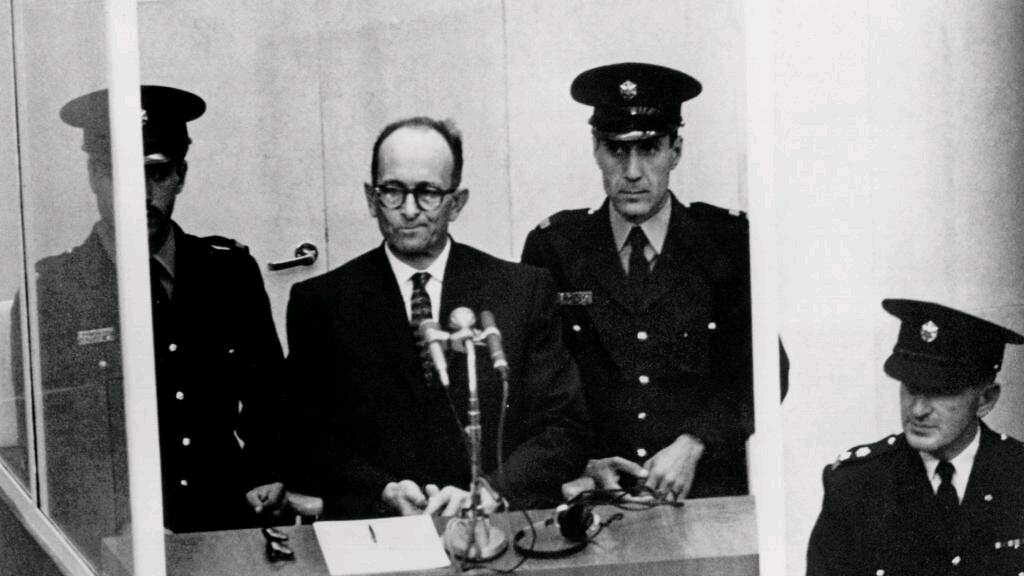 Adolf Eichmann, oficial del régimen nazi, en un juicio