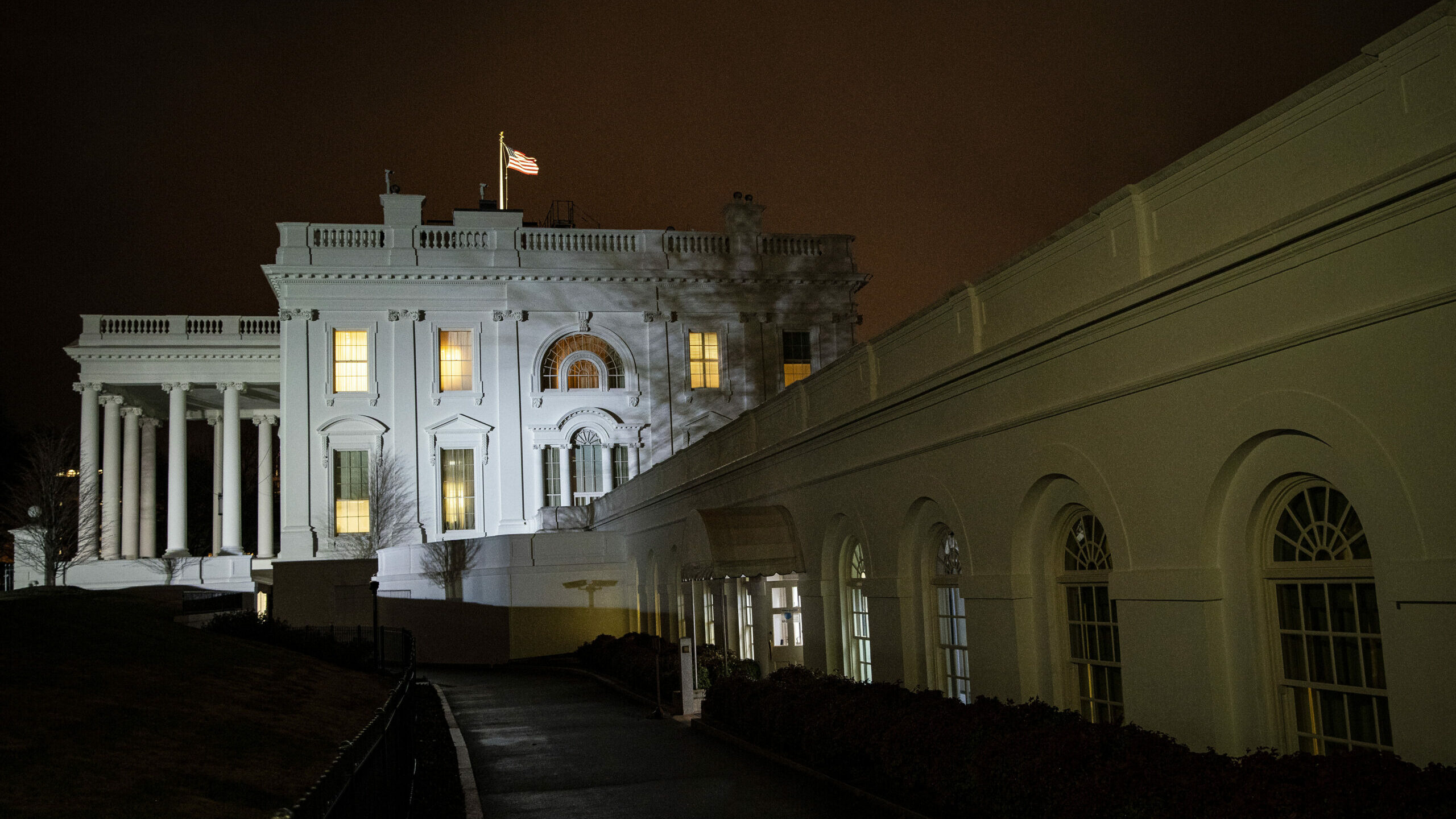 La Casa Blanca de noche