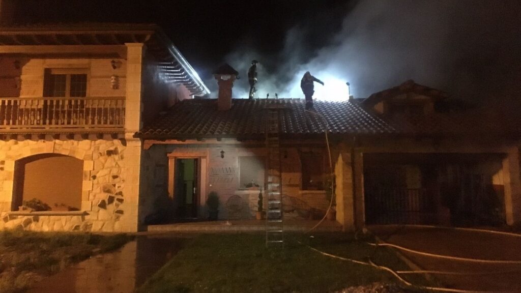 Muere una mujer hospitalizada tras el incendio de su vivienda en Ávila