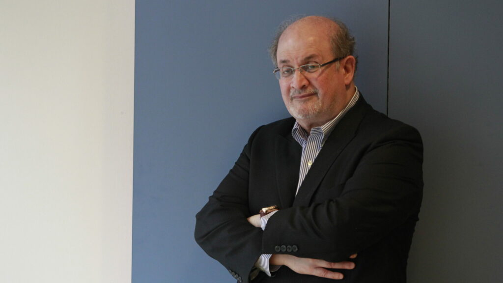 El escritor Salman Rushdie, agredido con un arma blanca en una conferencia en Nueva York