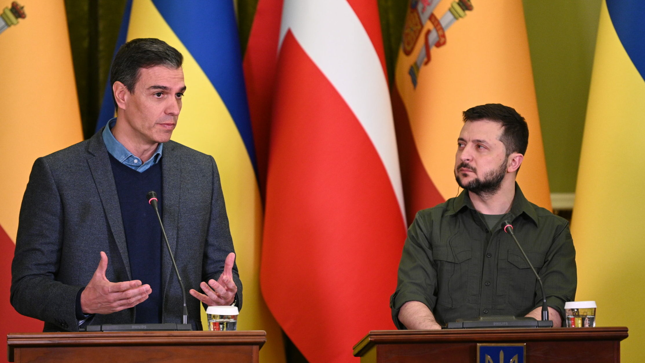 Sánchez busca un golpe de efecto antes de la investidura: traer a Zelenski a la cumbre de Granada