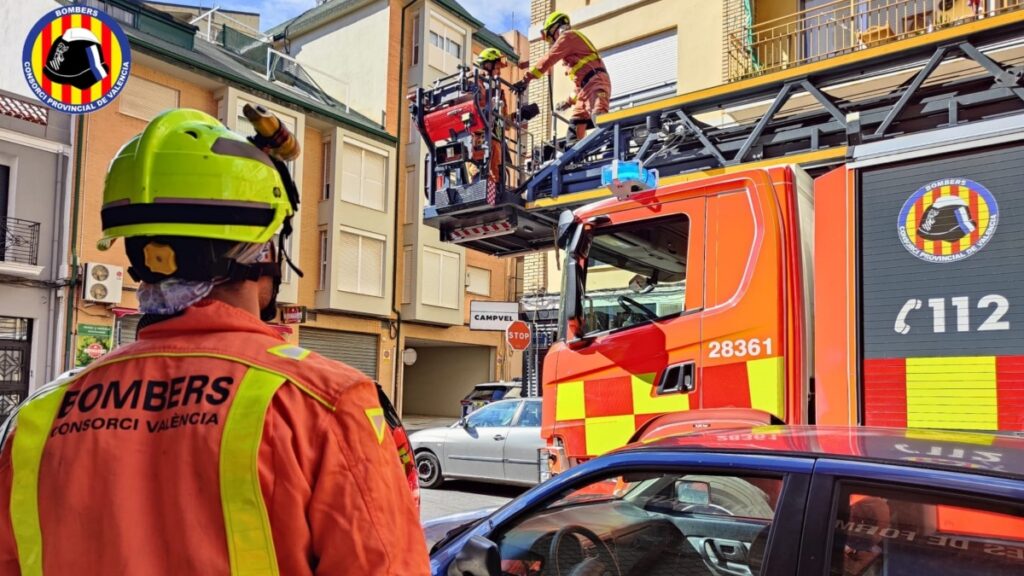 Dos fallecidos y tres heridos en el incendio de una vivienda en València