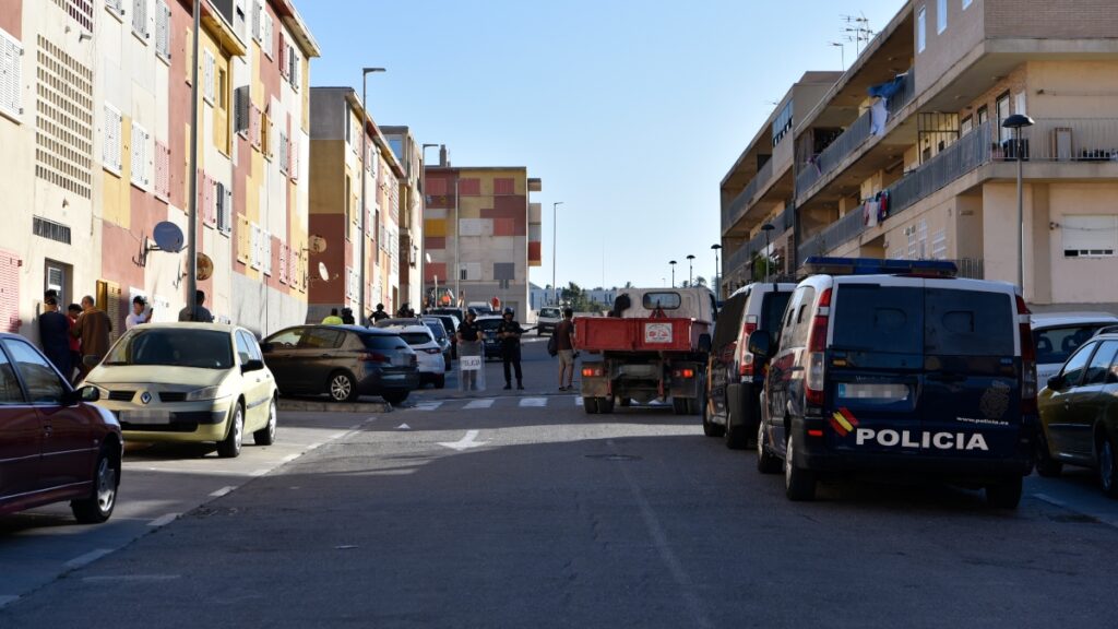 Marruecos repele a un centenar de inmigrantes que intentaban entrar en Ceuta