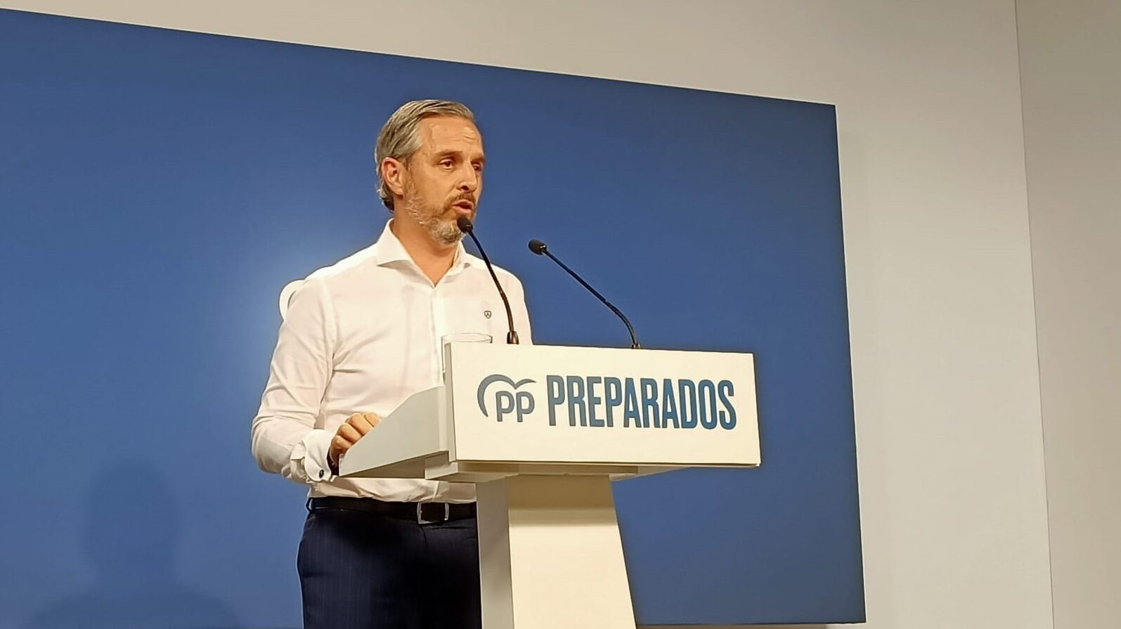 El vicesecretario de Economía del PP, Juan Bravo, ofrece una rueda de prensa en la sede del PP.
