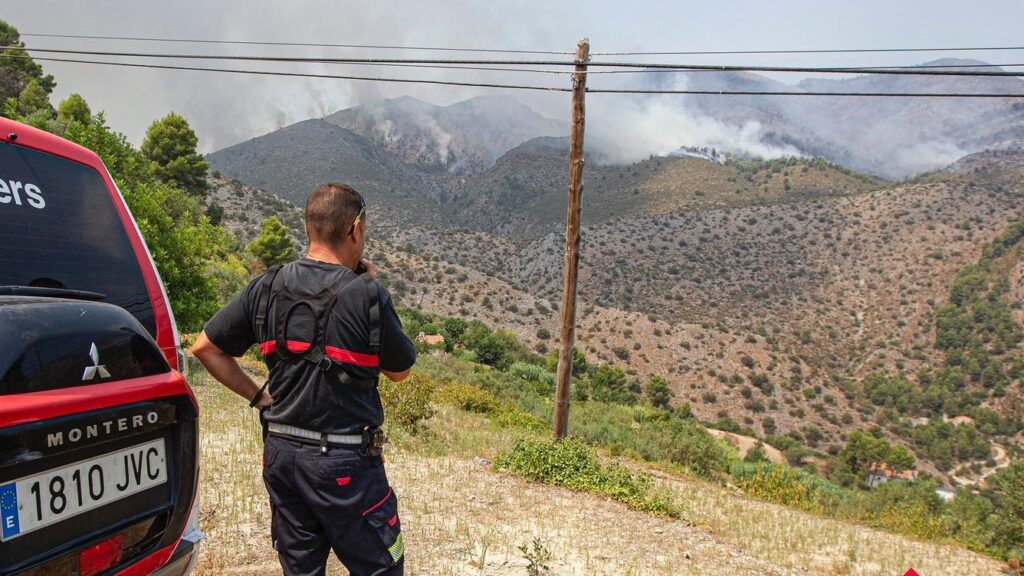 Dan por estabilizado el incendio de la Vall d'Ebo tras una noche 