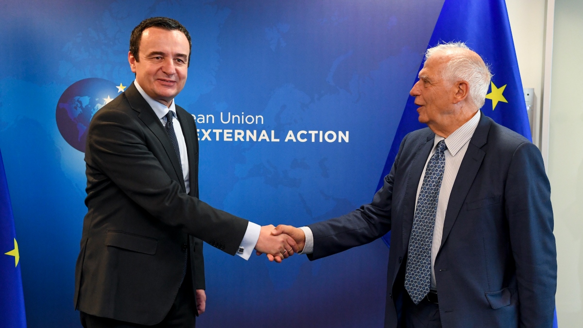La UE anuncia un acuerdo entre Serbia y Kosovo para poner fin a la "crisis de las matrículas"