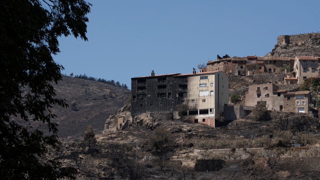 Desolación entre los vecinos de Bejís al regresar a sus casas: 