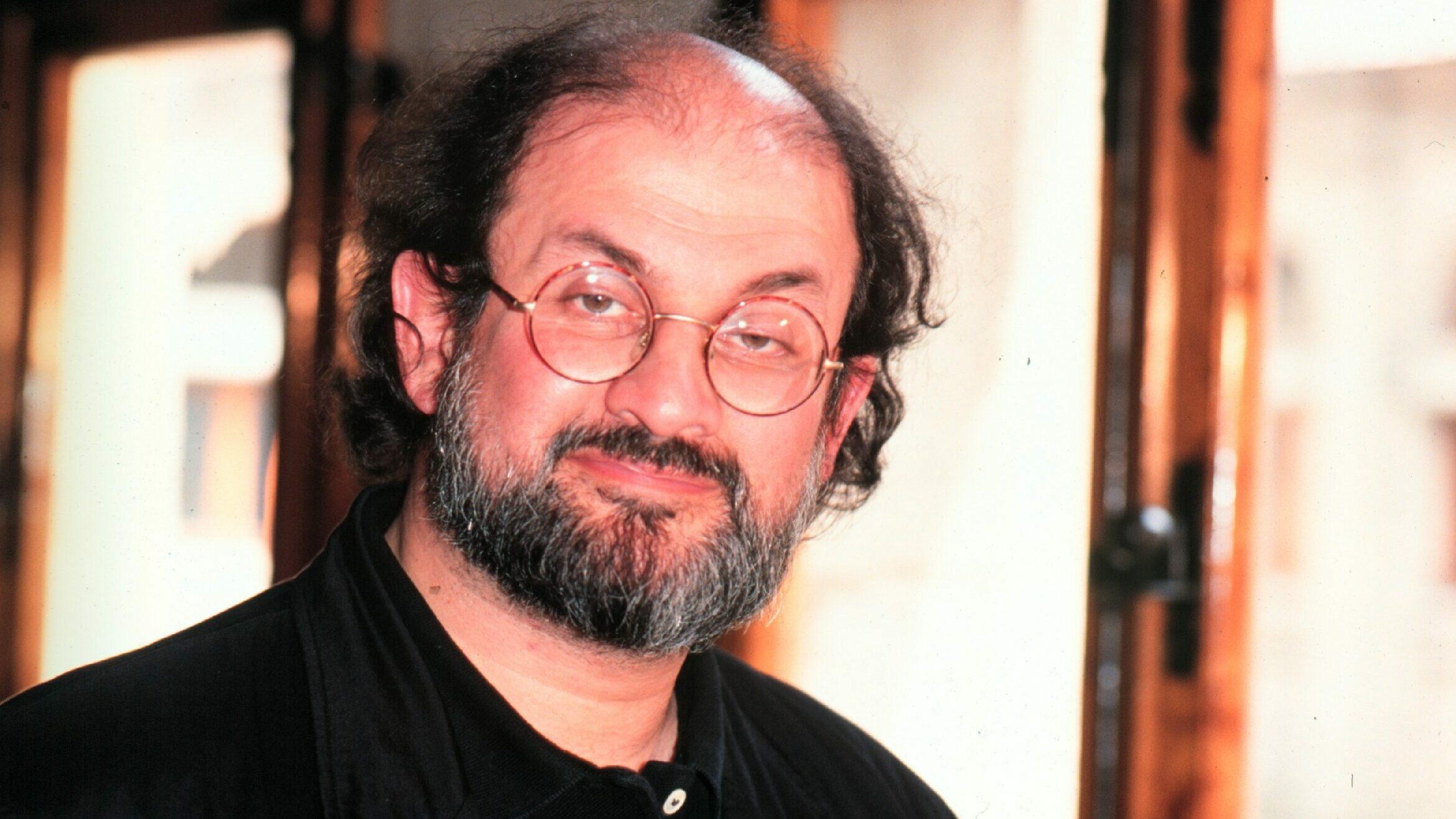Salman Rushdie cuando era más joven