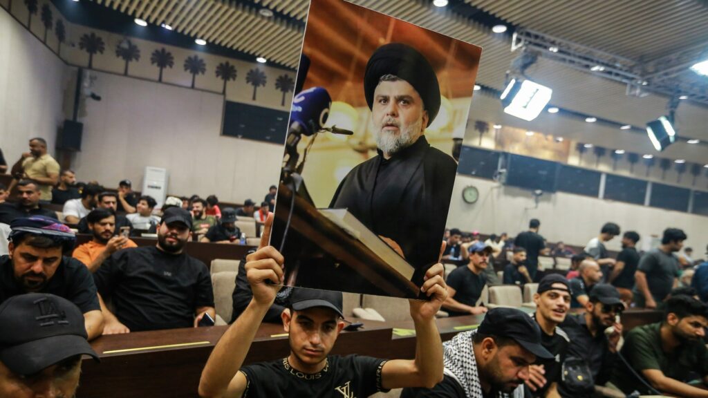 Irak impone el toque de queda por los disturbios tras la renuncia del clérigo al Sadr