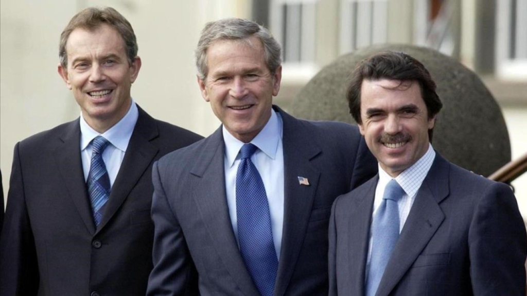 Blair, Bush y Aznar, en las Azores, antes de la cumbre donde se decidió la invasión de Irak.