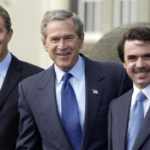 Blair, Bush y Aznar, en las Azores, antes de la cumbre donde se decidió la invasión de Irak.