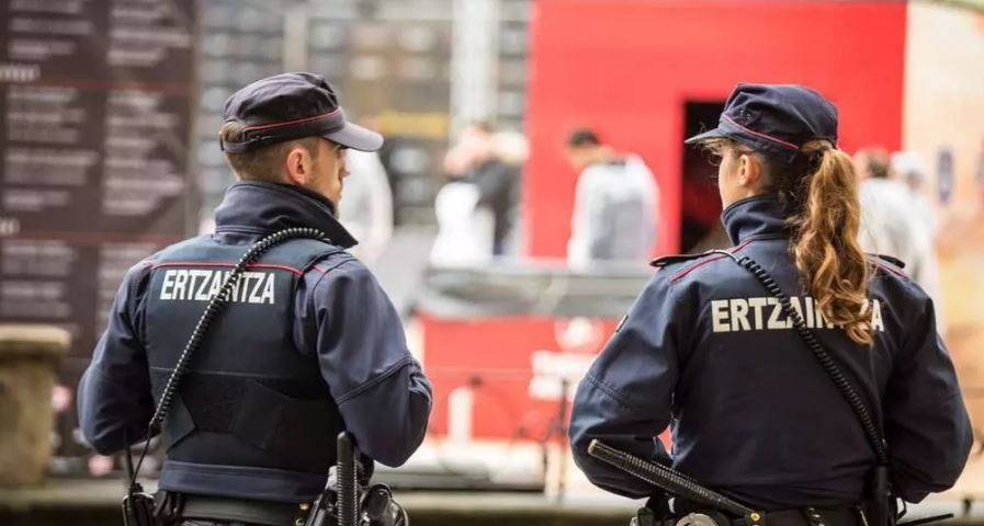 La Ertzaintza investiga la muerte de un hombre cuya cara y manos aparecieron en una maleta en Bilbao