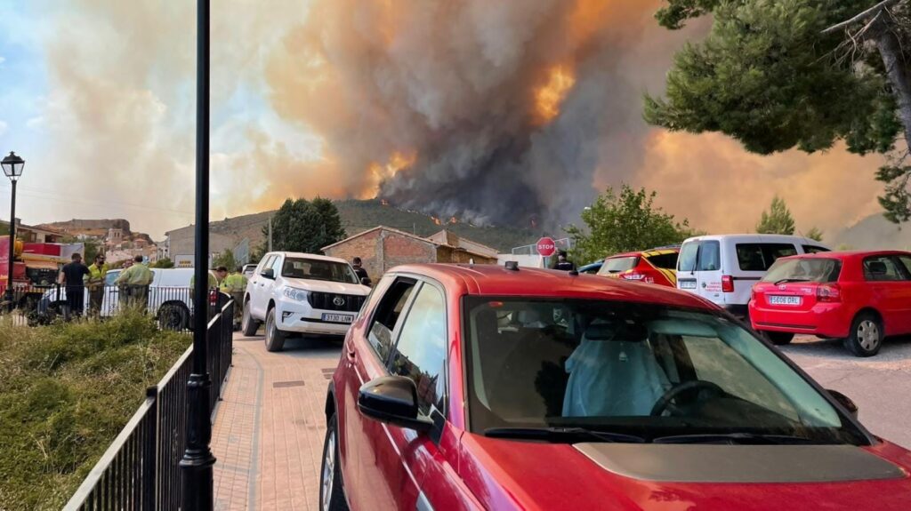 Las condiciones meteorológicas complican la lucha contra el fuego en España