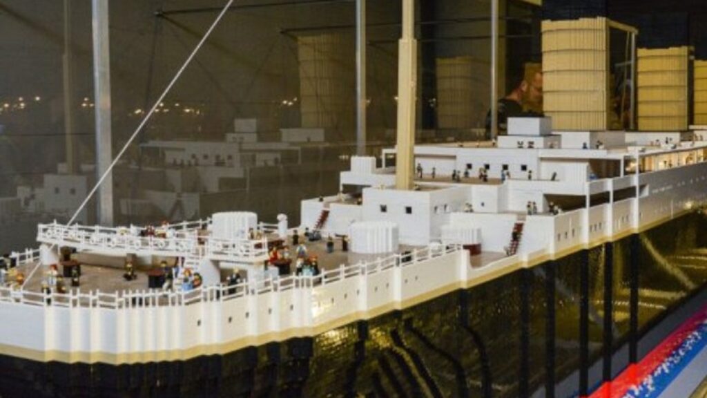 Del Titanic de Lego de 11 metros a la obra de Alex Katz | Las exposiciones que terminan en agosto