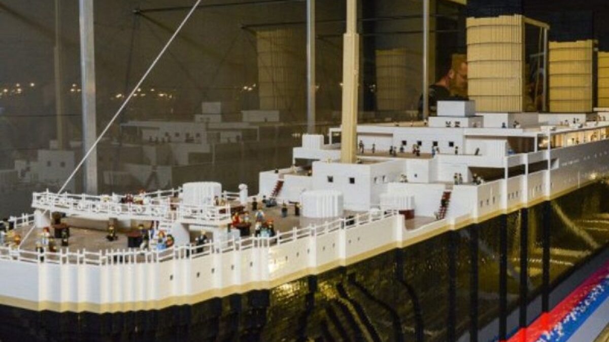 Titanic de Lego metros a la de Alex Katz | Las exposiciones