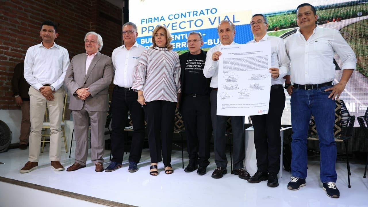 Sacyr firma el contrato de gestión de una autopista de 800 millones de euros en Colombia