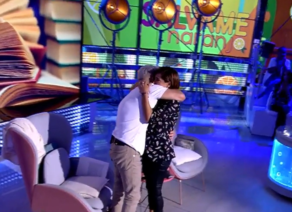 Adela y Jorge Javier Vázquez se funden, emocionados, en un abrazo