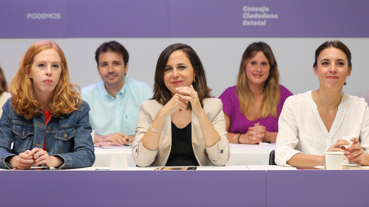 (I-D) La secretaria de Organización de Podemos, Lilith Verstrynge; la ministra de Derechos Sociales, Ione Belarra; y la ministra de Igualdad, Irene Montero; este viernes en Madrid.