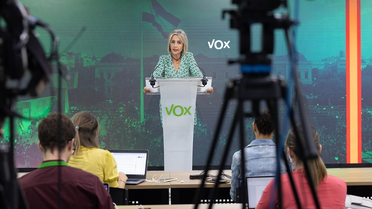 Vox potencia a Cañizares a ocho meses de las eleciones de CLM y en plena crisis con Olona