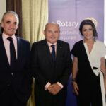 Mario Conde y Macarena Olona junto al presidente del Rotary Corporate Sevilla, Luis Romero. Foto Rotary