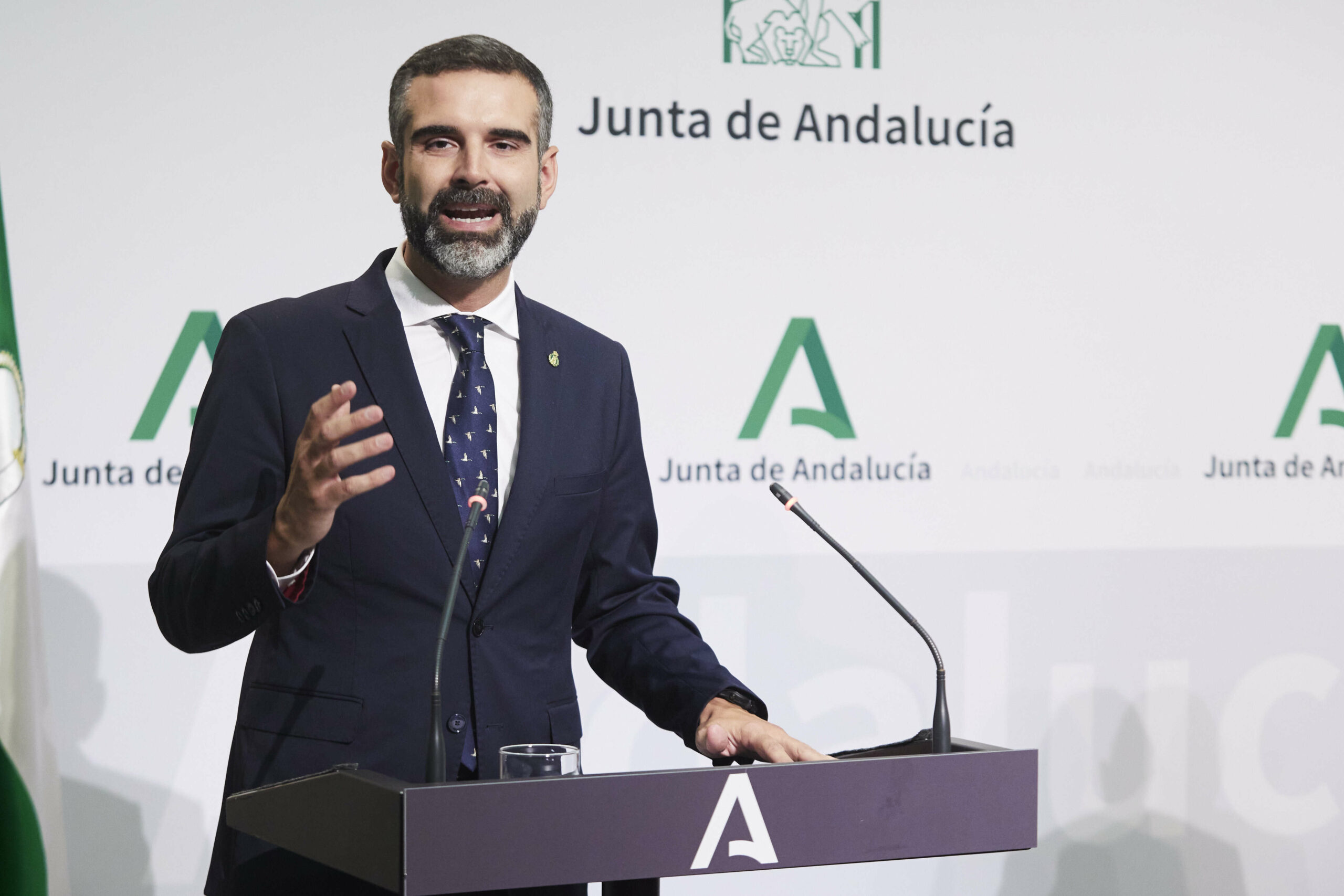 El nuevo portavoz del Gobierno andaluz, Ramón Fernández Pacheco, este martes en rueda de prensa. Foto/ Europa Press
