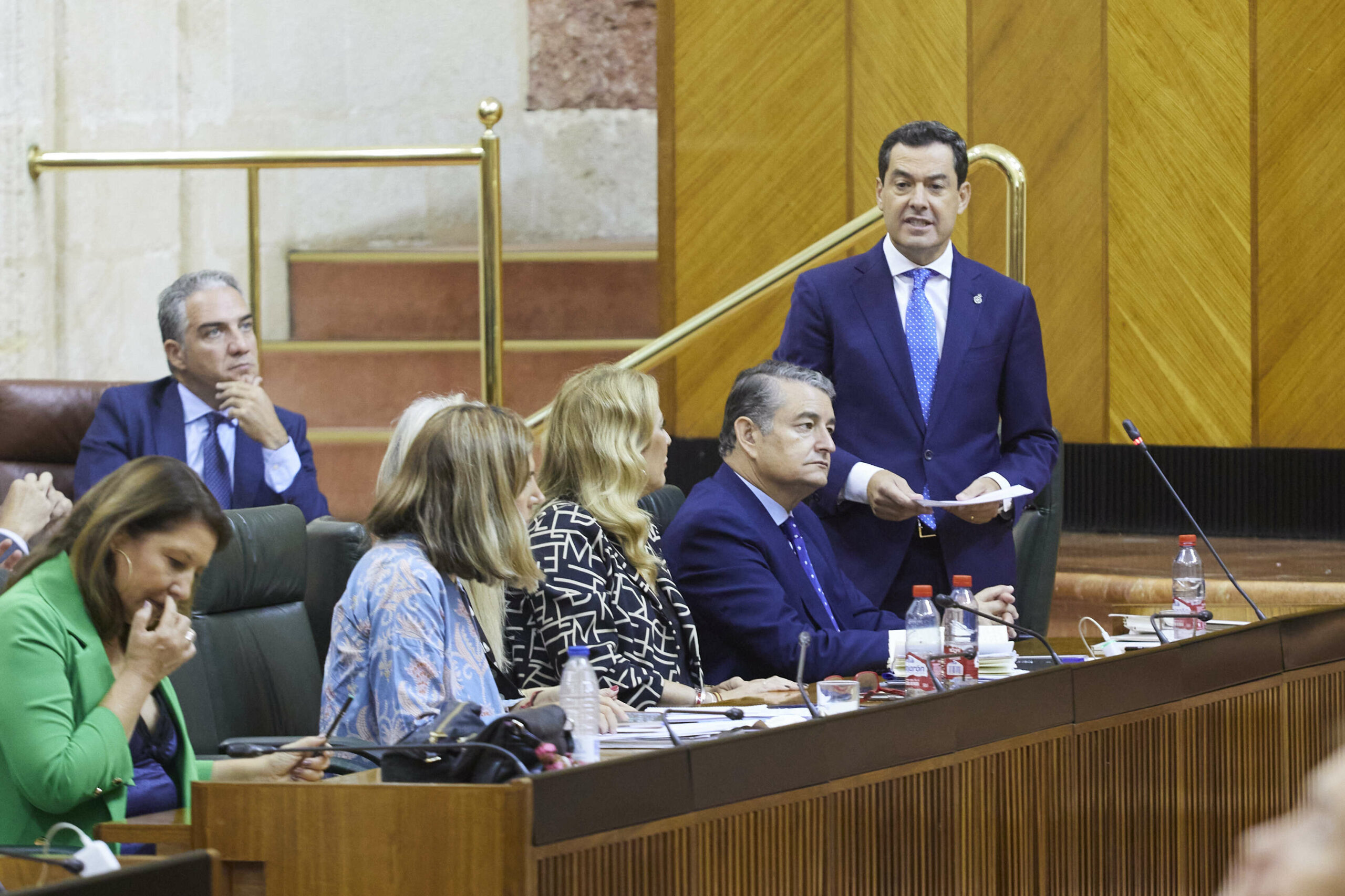 El presidente de la Junta de Andalucía, Juanma Moreno, este jueves en el Parlamento. Foto/ Europa Press