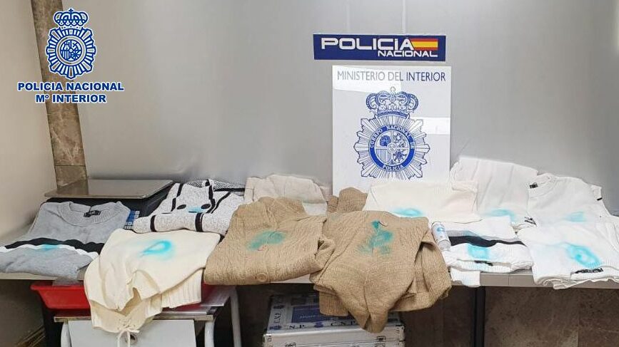 El narco de la ropa: detenido un brasileño en Barajas con prendas impregnadas en cocaína