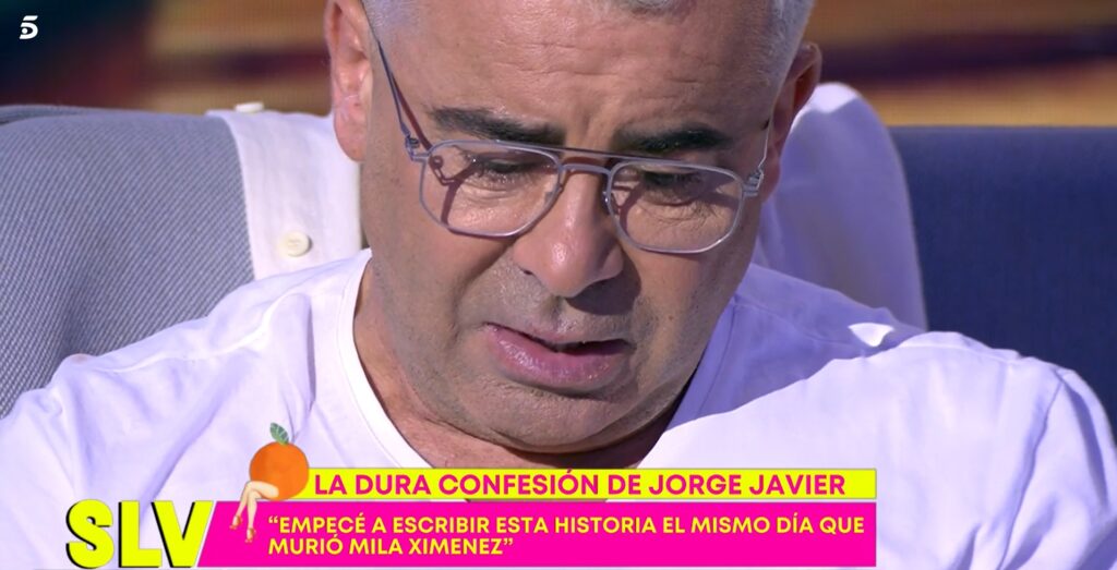 Jorge Javier Vázquez rompe a llorar mientras lee
