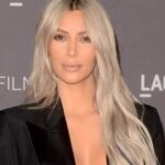 La ‘influencer’ Kim Kardashian y su excuñado, Scott Disick se enfrentan a una demanda multimillonaria. A los dos se le acusa de haber promocionado un sorteo fraudulento