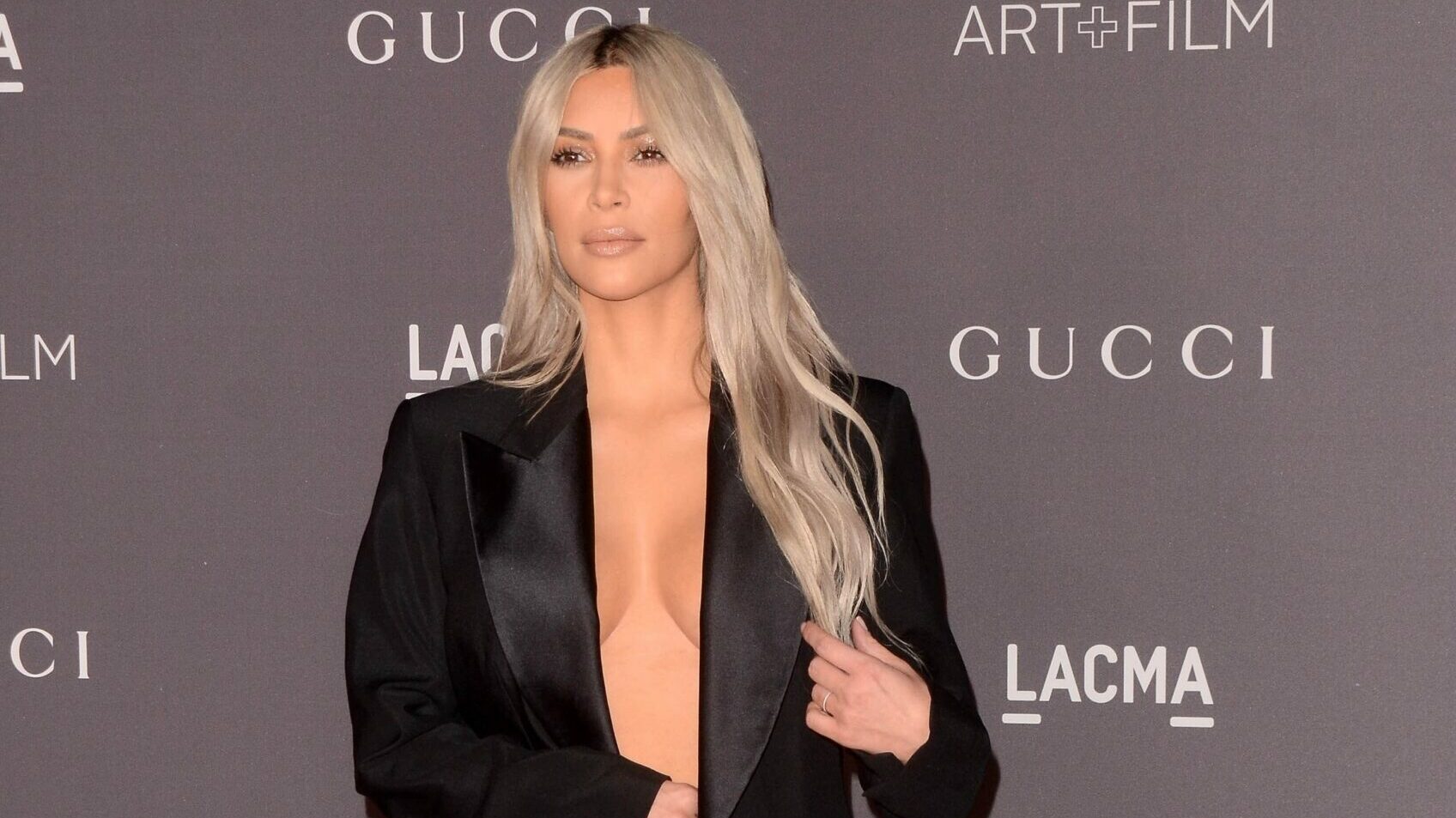 Kim Kardashian sorprende con su cambio de look en la portada de Interview