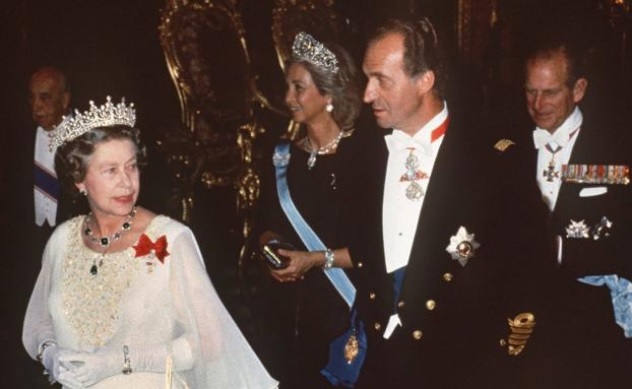 La reina Isabel II, el duque de Edimburgo y los reyes Juan Carlos y Sofía