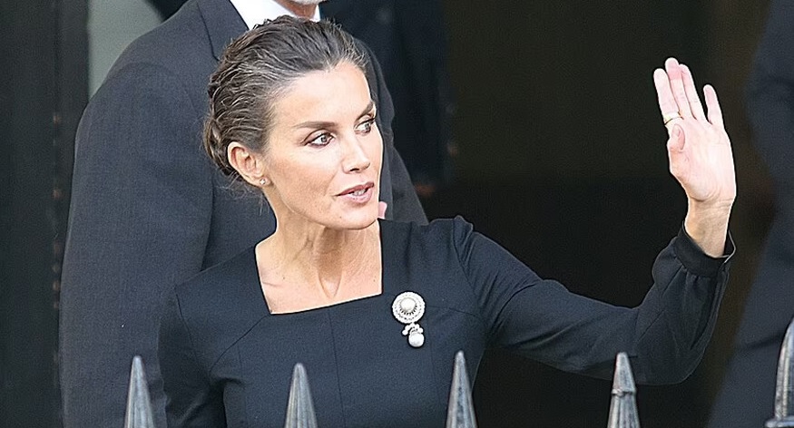 La reina Letizia lleva un broche de la reina Victoria Eugenia