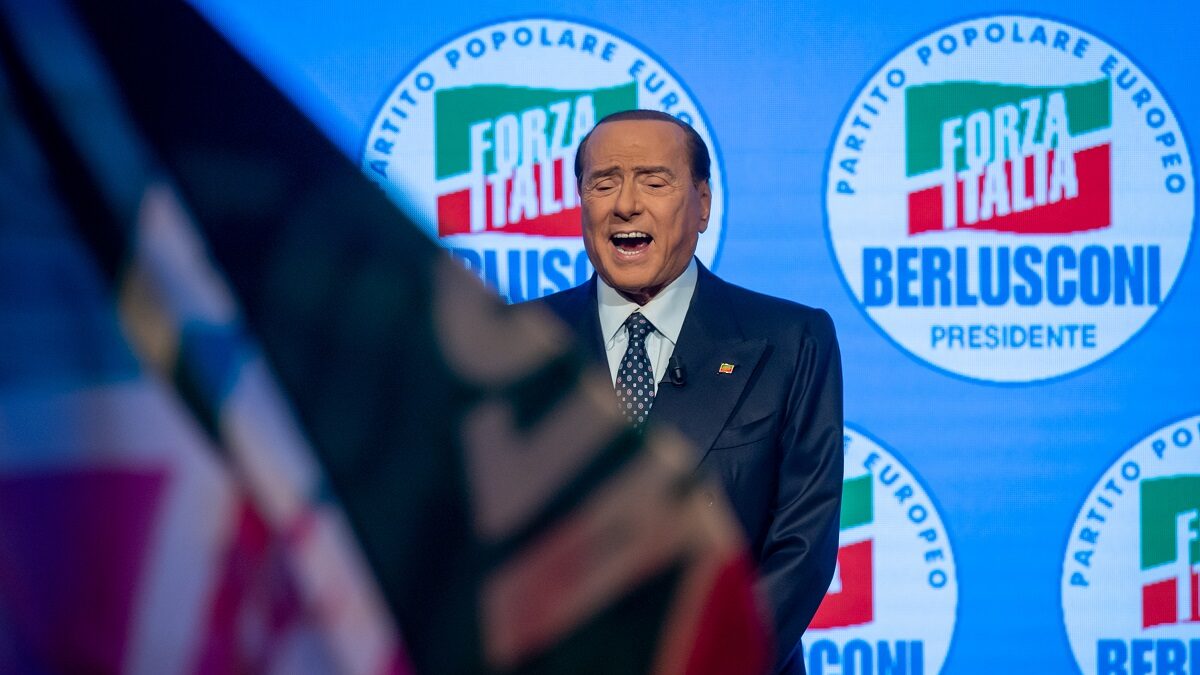 Europa se encomienda a Berlusconi