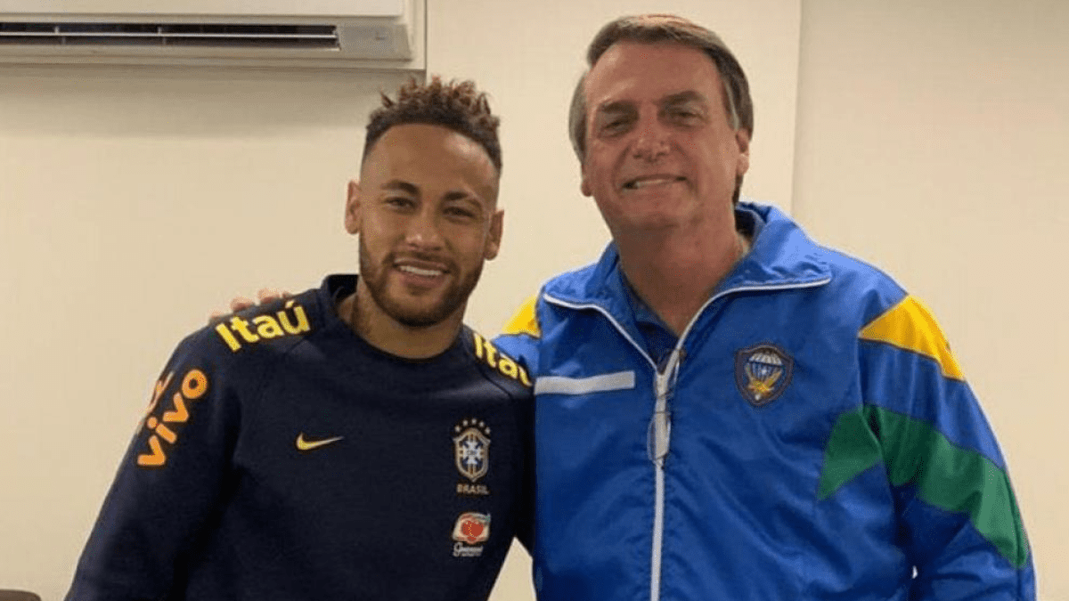 El jugador del PSG, Neymar, y el presidente brasileño, Jair Bolsonaro